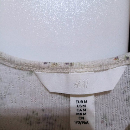 Women's short-sleeve white cream floral t-shirt H&M like new, size M