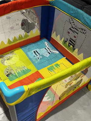 Playpen used, dimensions open 90x90x75 cm, closed 88x24 cm