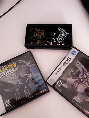 Nintendo DS Lite Pokémon Diamond & Pearl Limited Edition like new with games