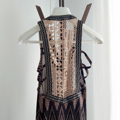 Access maxi dress like new, fitted with embroidery, black and beige