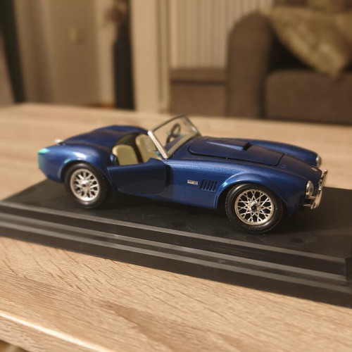 Bburago Ford AC Cobra 427 (1965) model car