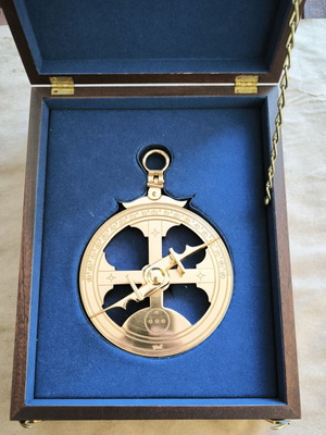 Bronze Astrolabe Replica Portugues sec.XVII new with wooden case and plexiglass base