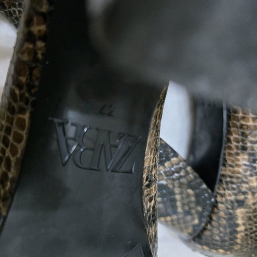 Zara ankle boots with snake print like new, size 37