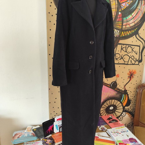Classic women's coat size L but fits S, black, new