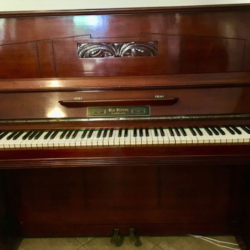 Hamurg German piano used in very good condition