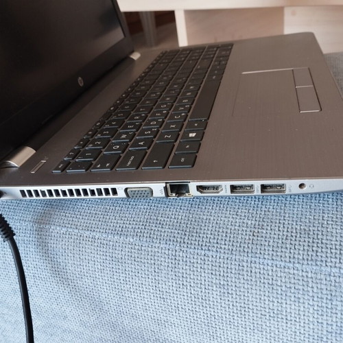 HP 250 G6 laptop 15.6 inch, i5 7200, 8GB DDR4, 240GB SSD, R5 330 graphics