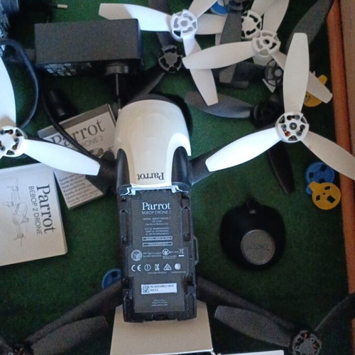 Parrot Bebop 2 drone like new with 2 chargers and 8 propellers for parts