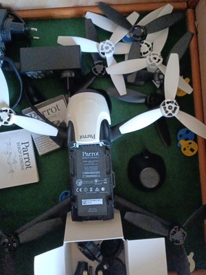Parrot Bebop 2 drone like new with 2 chargers and 8 propellers for parts