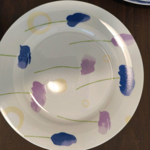 Serving set used 17 pieces with shallow, deep and dessert plates
