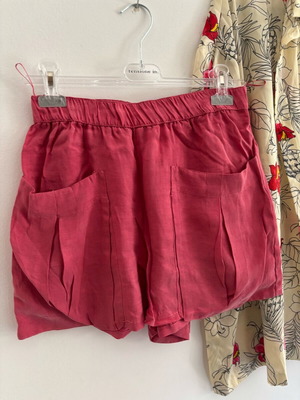 Zara shorts like new, red summer color with pockets, size S