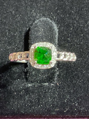 Peridot silver ring one size