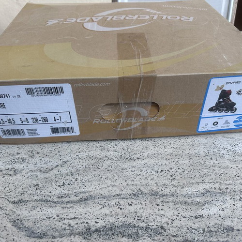 Rollerblades used, size 38.5-40.5, red with protective gear