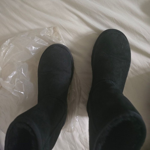 Ugg boots size 39 black like new
