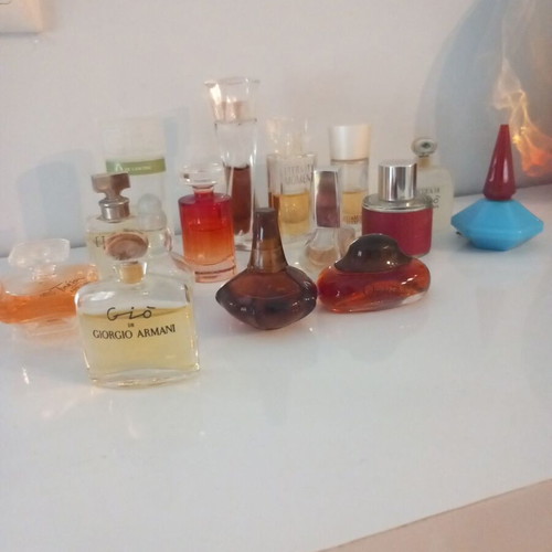 Miniature perfumes used from Armani, Calvin Klein, Lancome