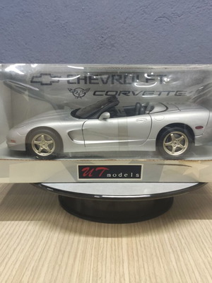 UT Models Chevrolet Corvette 1:18 diecast model new