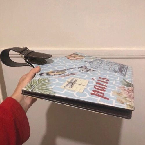 Storage case like new with decorative print
