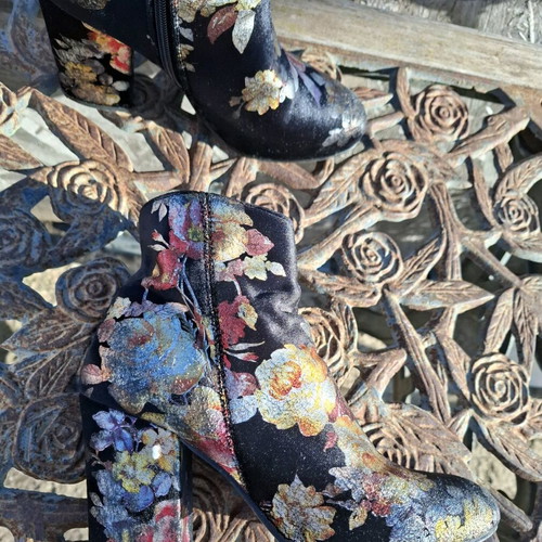 Floral Velvet Boots CHRYSANTHOU like new, size 38