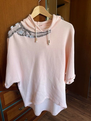 Ροζ μπλούζα με διακοσμητικές λεπτομέρειες σαν καινούργιο, Mia, μέγεθος M