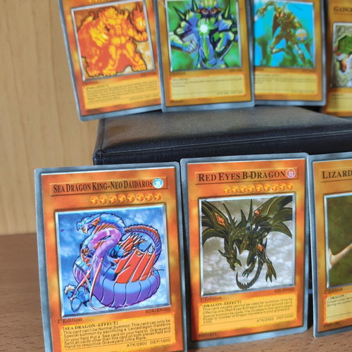 Yu-Gi-Oh! card set like new, 14 cards including Genesis Vampire