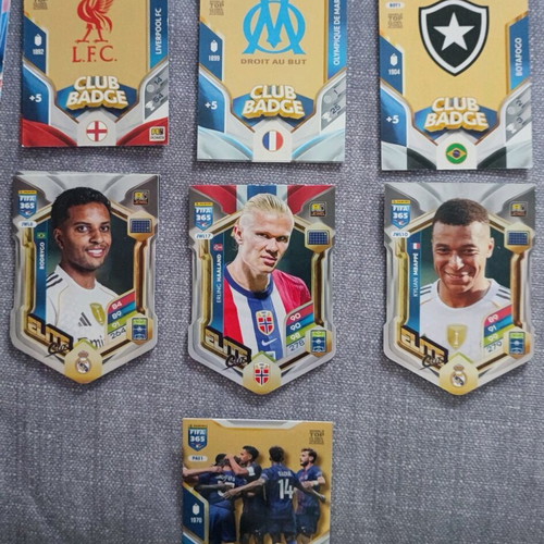 Fifa 365 2025-26 cards like new