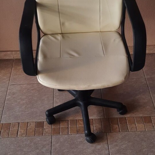 ArteLibre ABA PVC office chair 53x49x85-97cm beige like new
