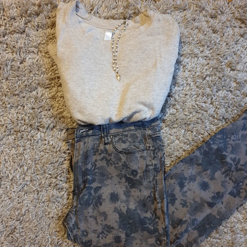 Floral jeans, top and necklace like new set