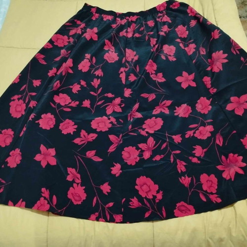 Skirt black shiny with red flowers new