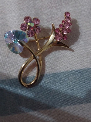Vintage brooch bouquet with pink rhinestones and heart crystal, like new