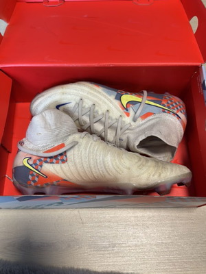 Nike Phantom Luna II Elite Limited Edition ποδοσφαιρικά παπούτσια σαν καινούργια, μέγεθος 41