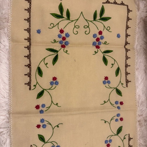 Handmade table linens new with lace, set of 2 pieces