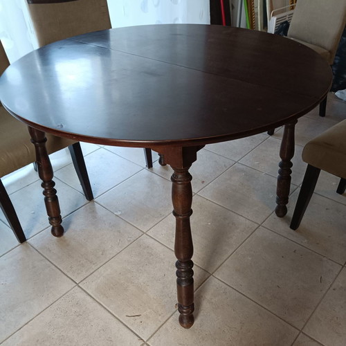 Round extendable dining set used with 6 alkadara chairs