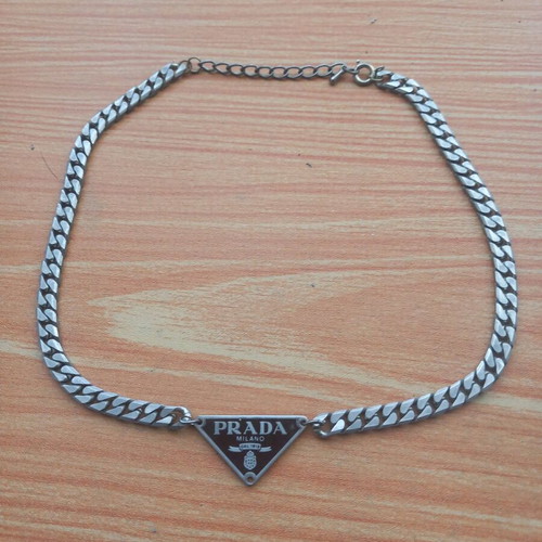 Necklace Chain Prada Milano Dal 1913 used, gray and brown
