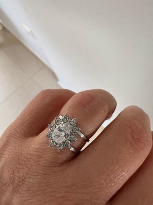 Steel ring with crystals new, adjustable, flower shape