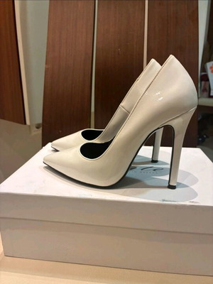 Sante white pumps like new, size 37