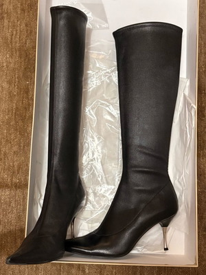 Sergio Rossi black leather boots like new, 7cm heel
