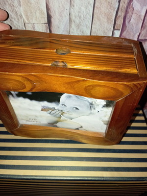 Vintage wooden photo box with rotating base like new