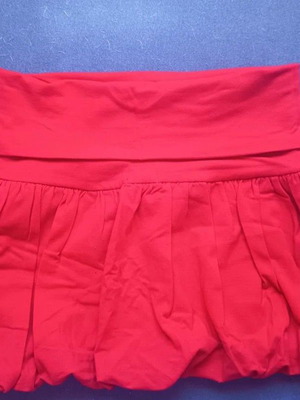 Benetton skirt like new, pink, size XL for girls 10-11 years