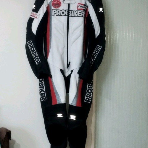 Probiker motorcycle suit new leather size Large for track or road