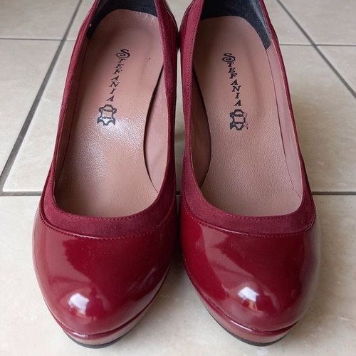 Stefania patent leather shoes burgundy new, size 39