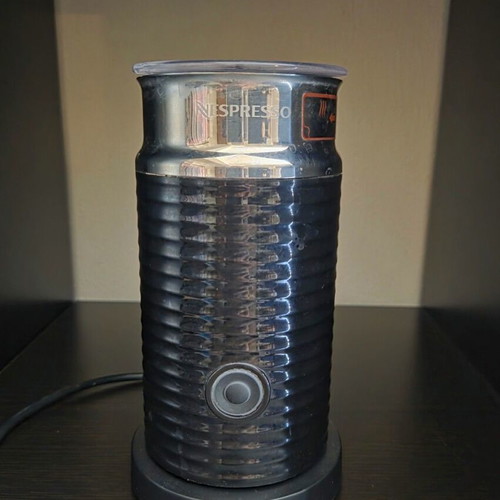 Nespresso Aeroccino 3 milk frother used with cracked lid