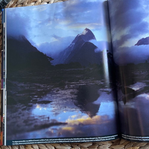 Globus Travel Encyclopedia Australia & New Zealand Volume 3 like new
