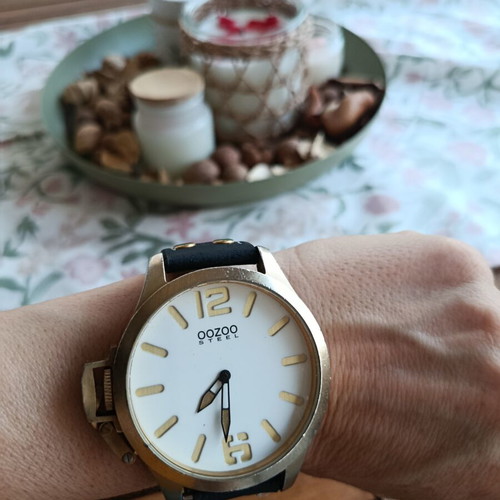 Oozoo Steel wristwatch used with white dial and black leather strap