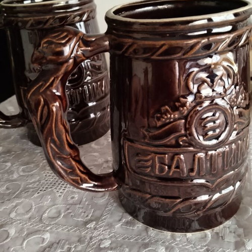 Set of 2 beer mugs with ceramic plate 0.5 liters each like new