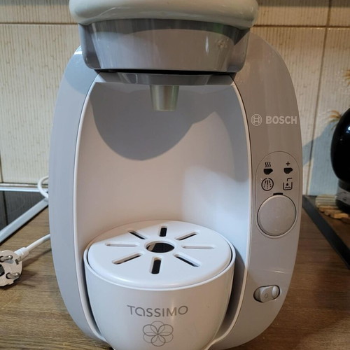 Tassimo Bosch TAS 2004/06 coffee maker like new