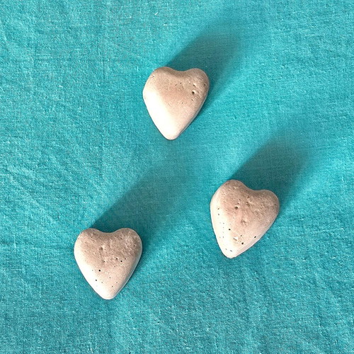 Set of 3 handmade concrete hearts