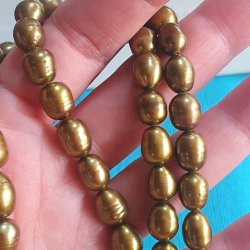 Necklace with natural pearls like new, khaki color, silver clasp