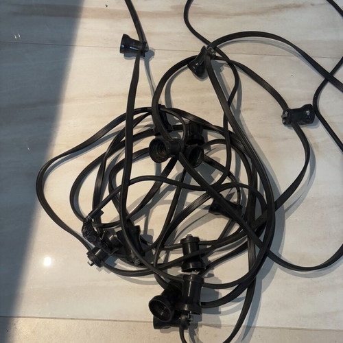 Outdoor lighting cable with 20 lamp sockets like new