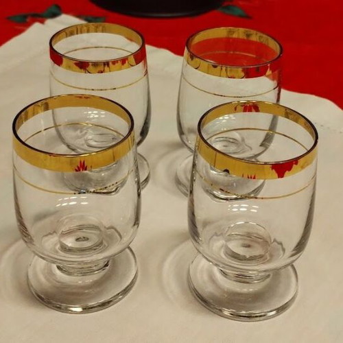 Crystal glasses like new, pack of 22 with gold detail