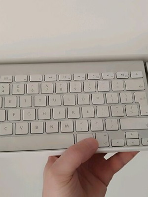 Apple keyboard and pad like new in very good condition