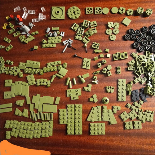 Building Blocks set of 10 mini builds combine to large tank like new